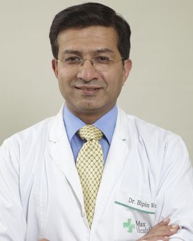 Dr. Bipin S. Walia, Neurochirurg