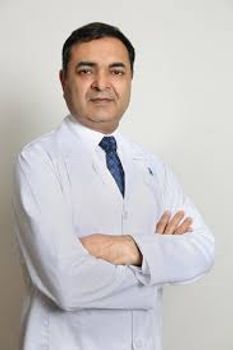 Dr. Sudheer Tyagi, neurocirurgião