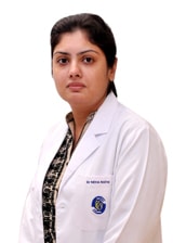 Доктор Неха Рати, глазной хирург Дели